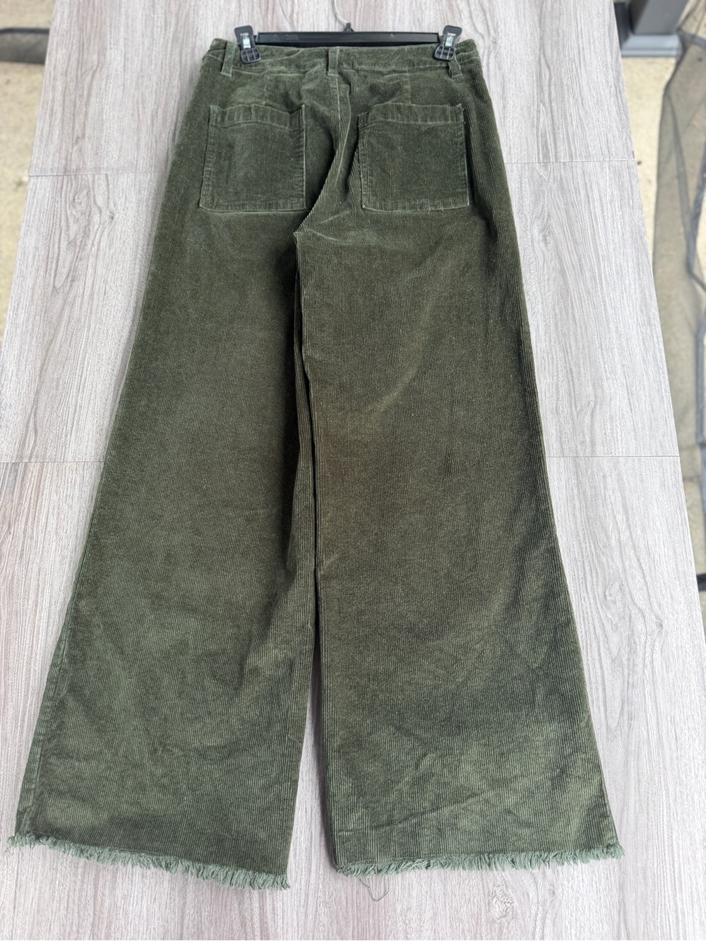 Entro Olive Green Corduroy Wide Leg Crop Pants Frayed Raw Hem Size Medium - Picture 3 of 12